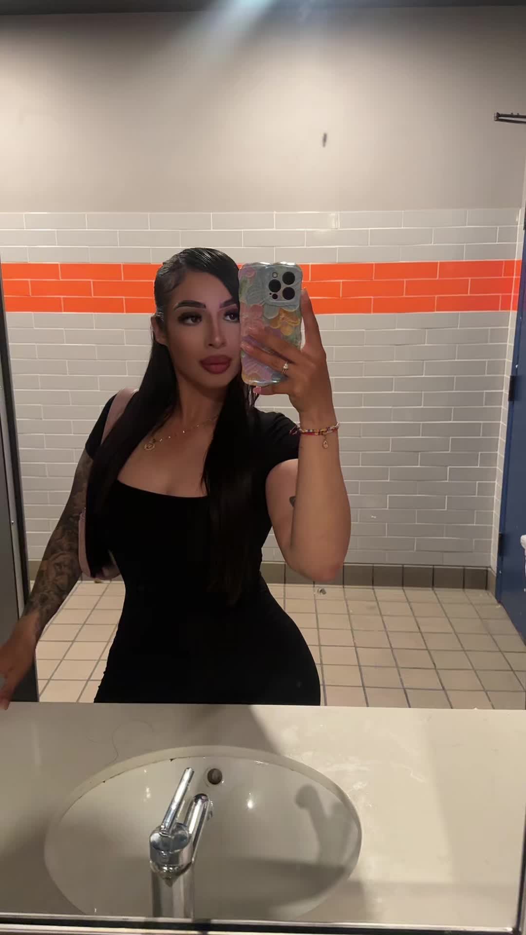 @Monicaa