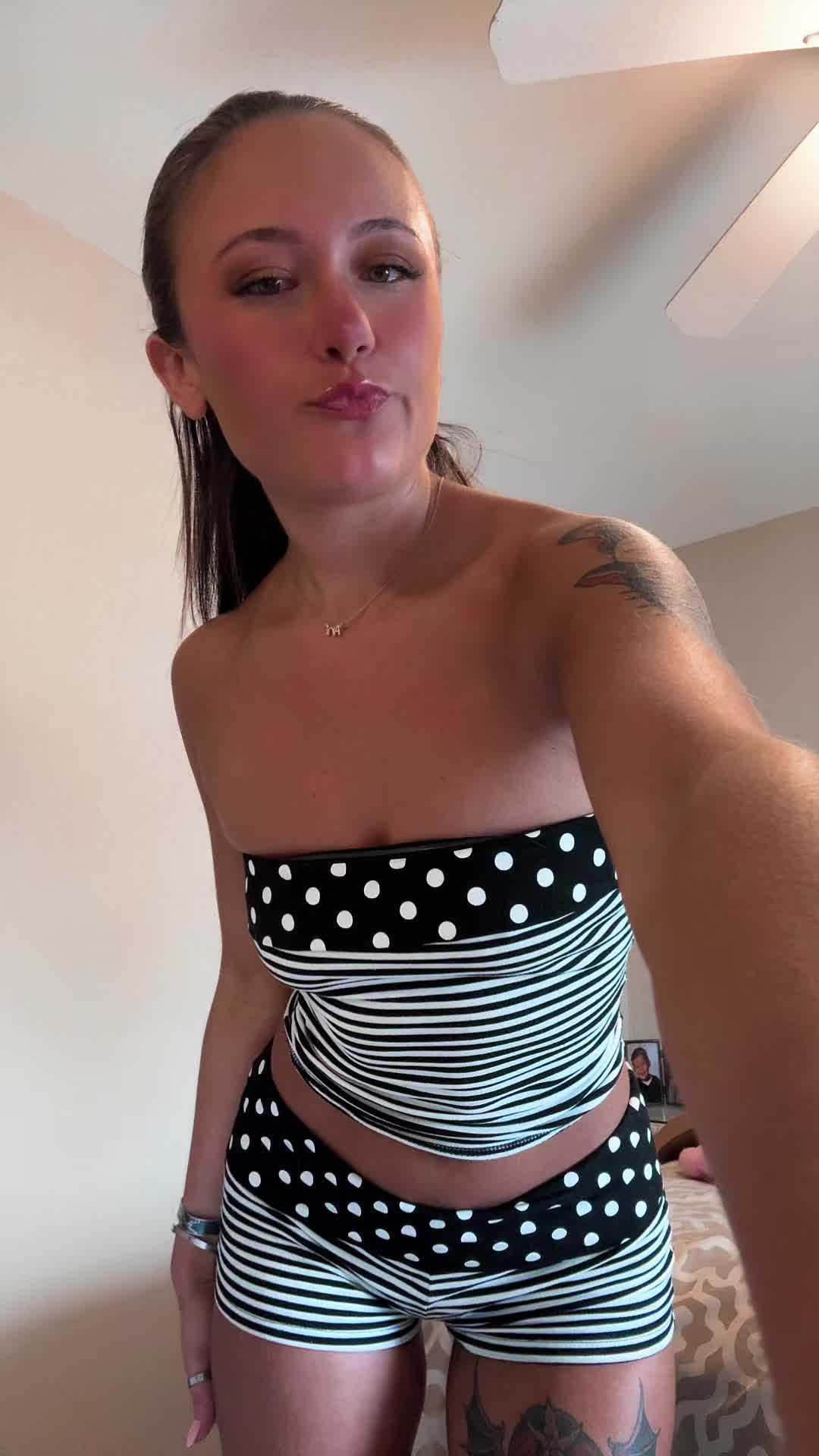 @anihayes