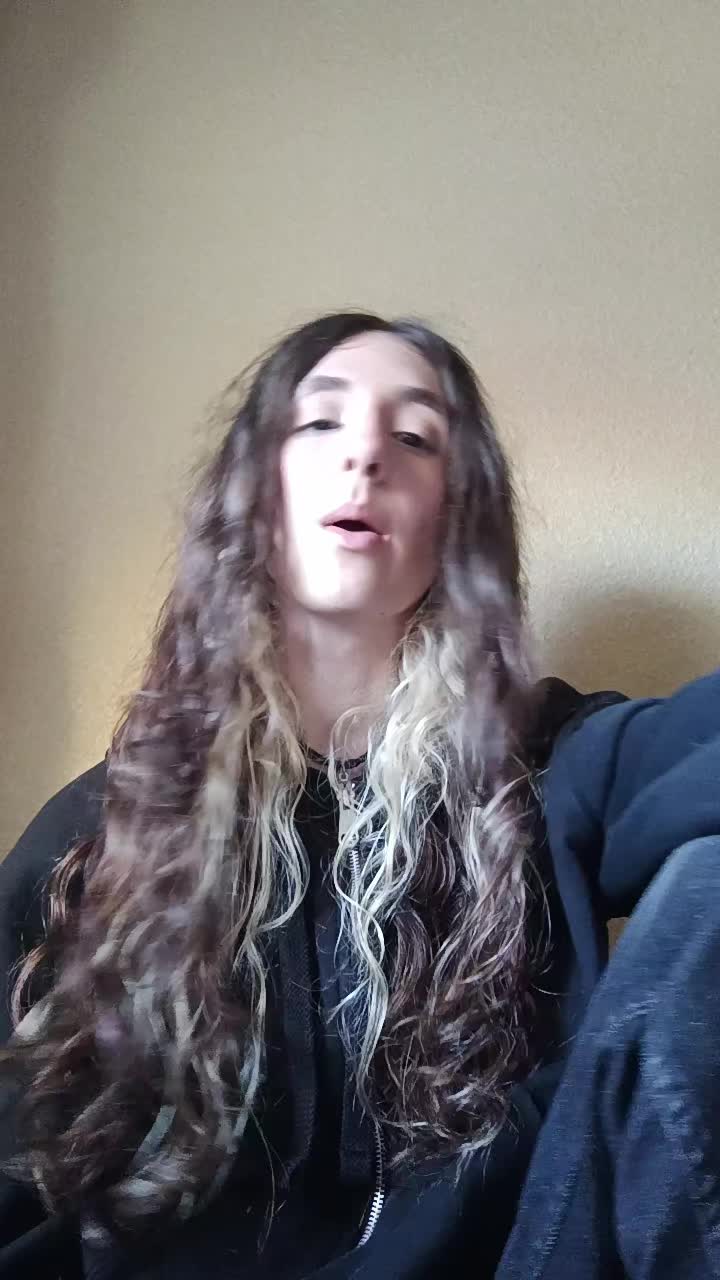 @la chica de la mirada matadora