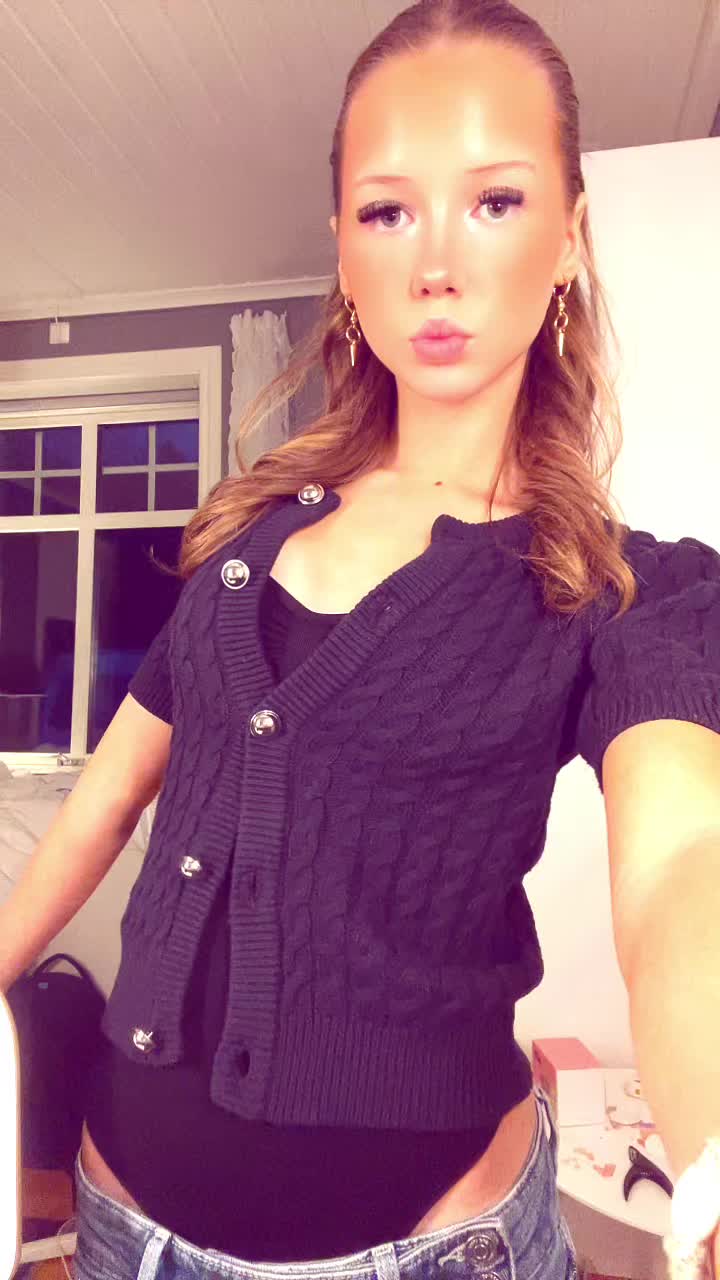 @𝒜𝓁𝒾𝒸ℯ🍸