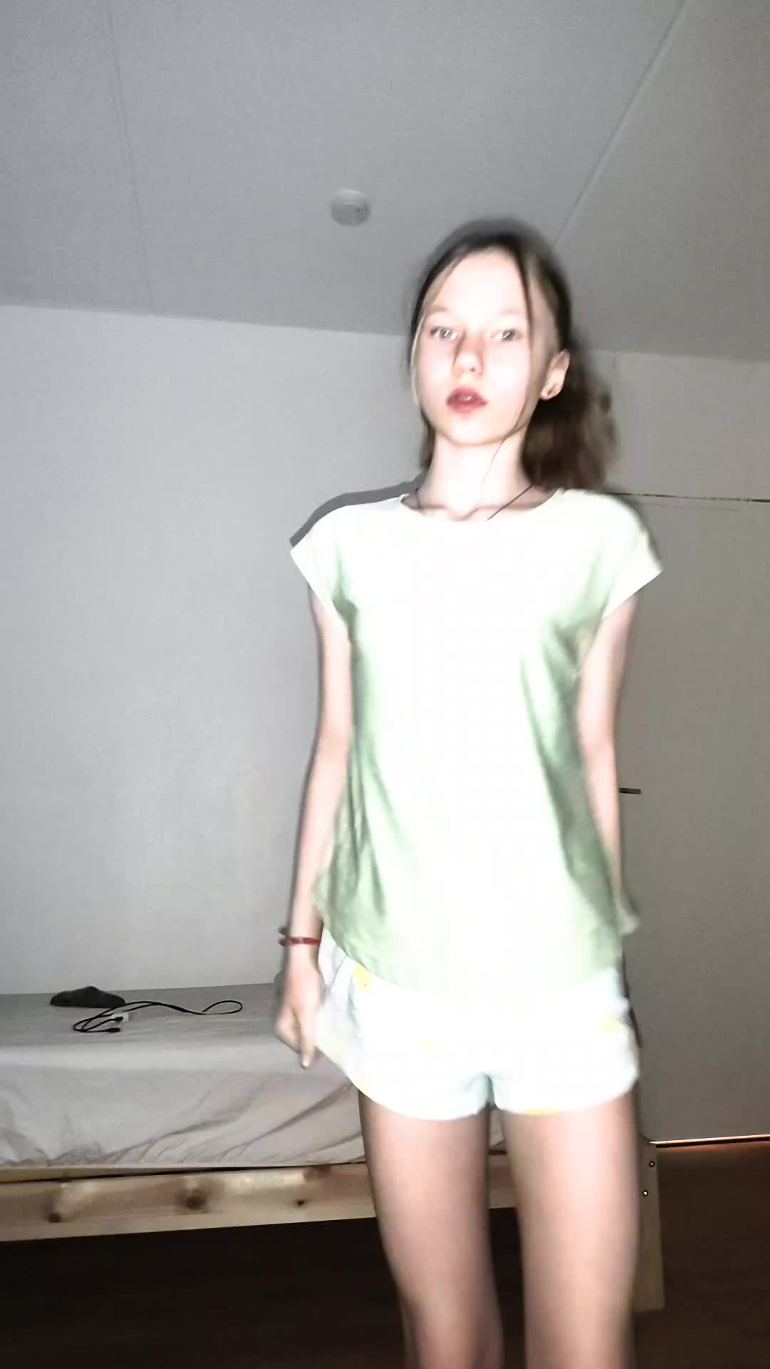@???