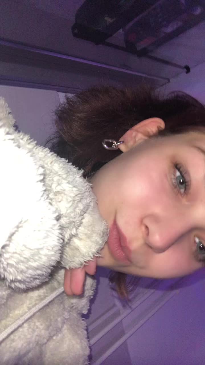 @𝑆𝐴𝑀𝐴𝑁𝑇𝐻𝐴♡