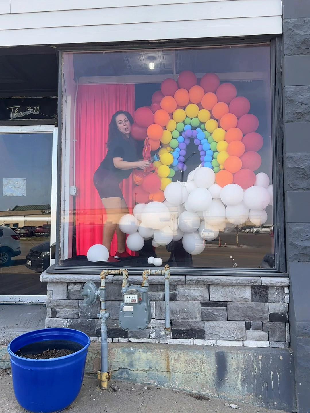 @bombshell.balloons.25