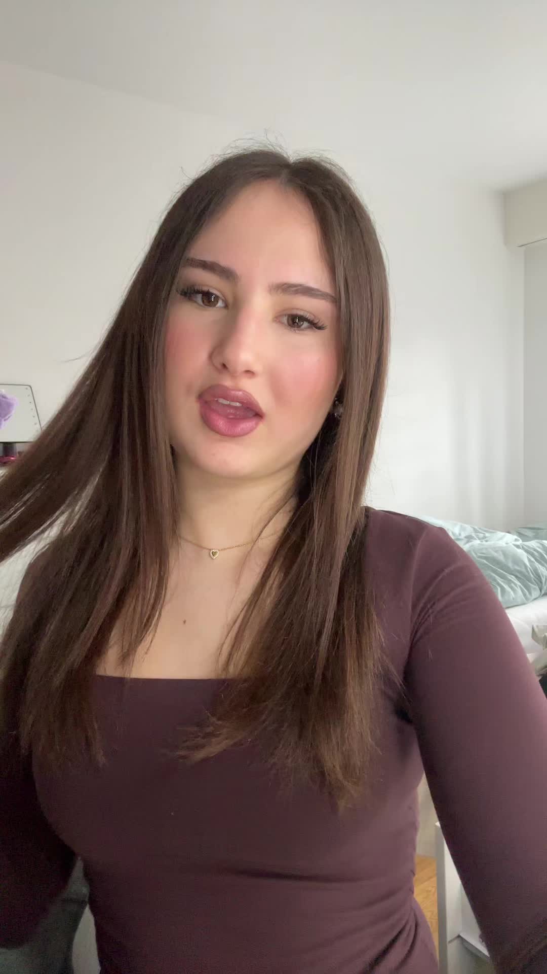 @leona