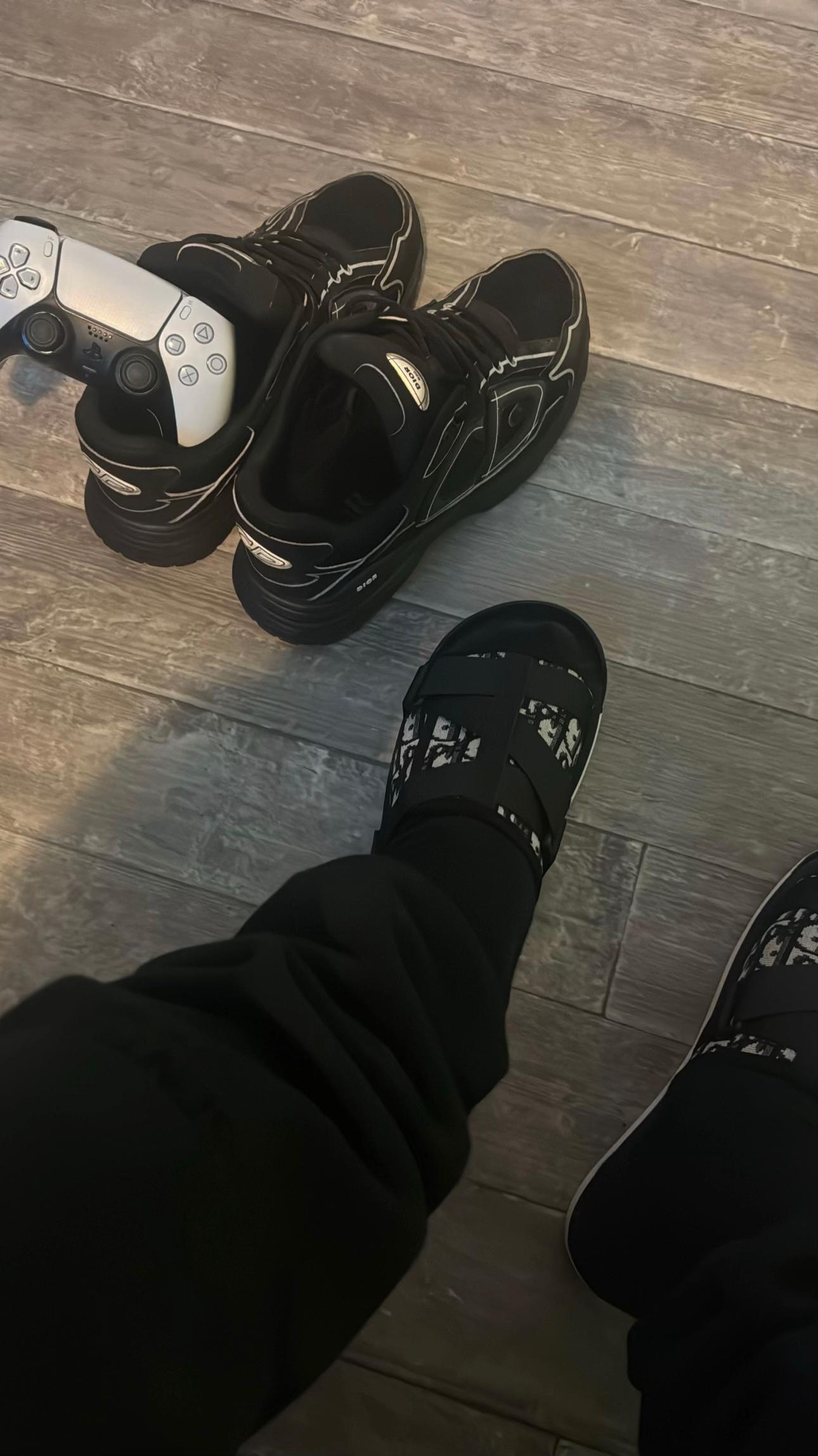 @︎