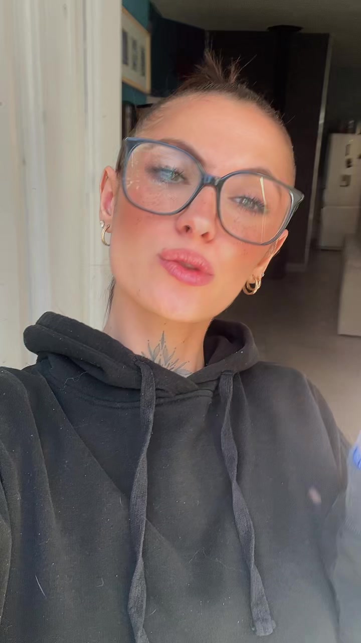 @Na&iuml;s 🦋
