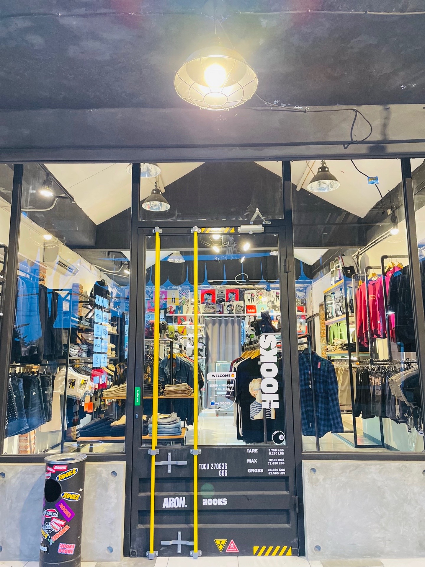 @hooks.store