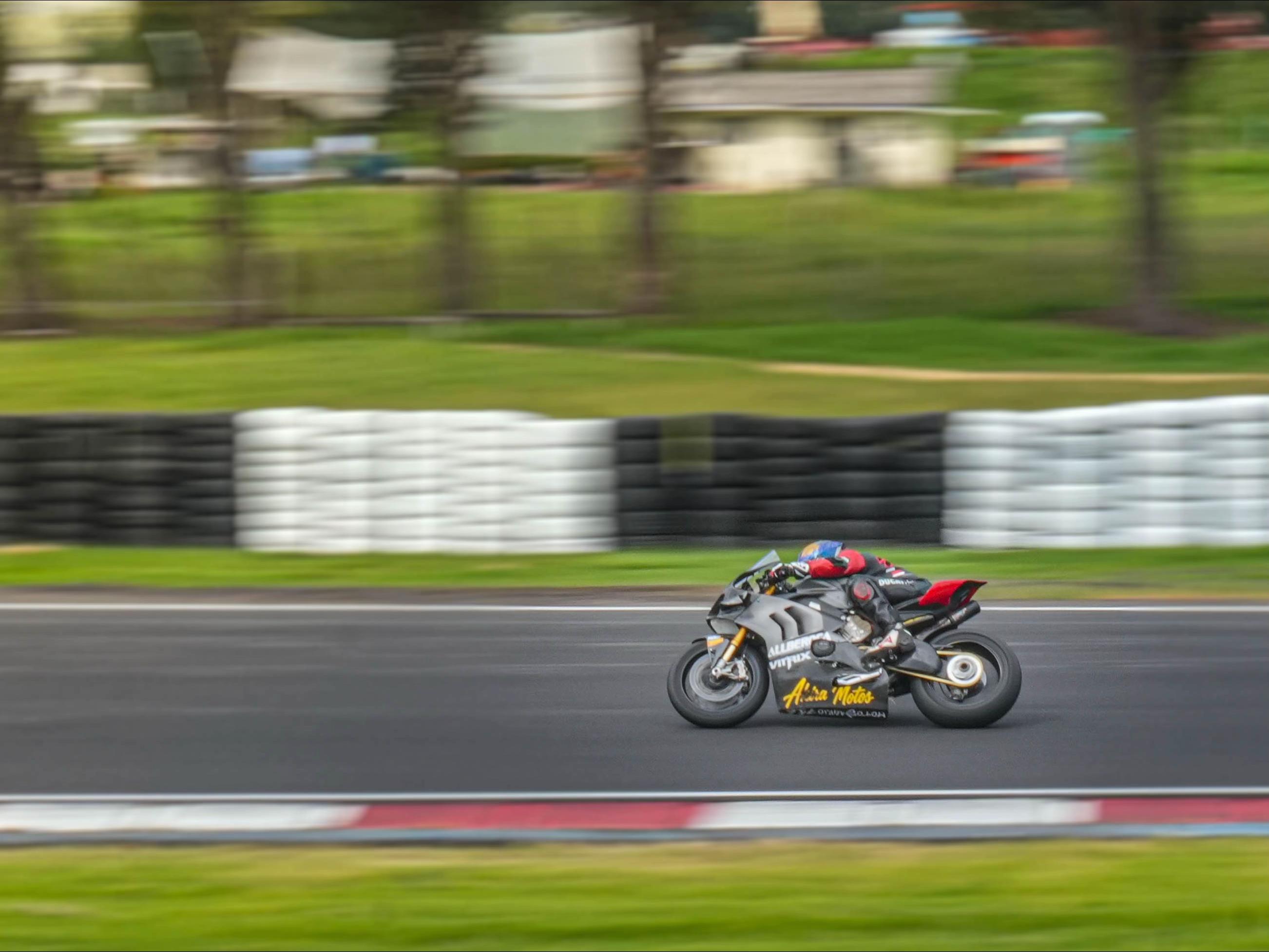 @Motosaurio