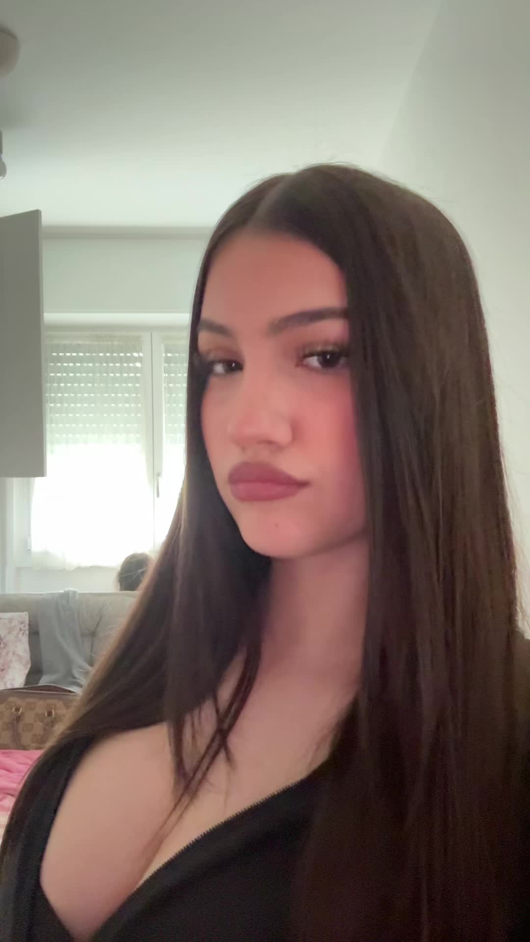 @stellahoxha_