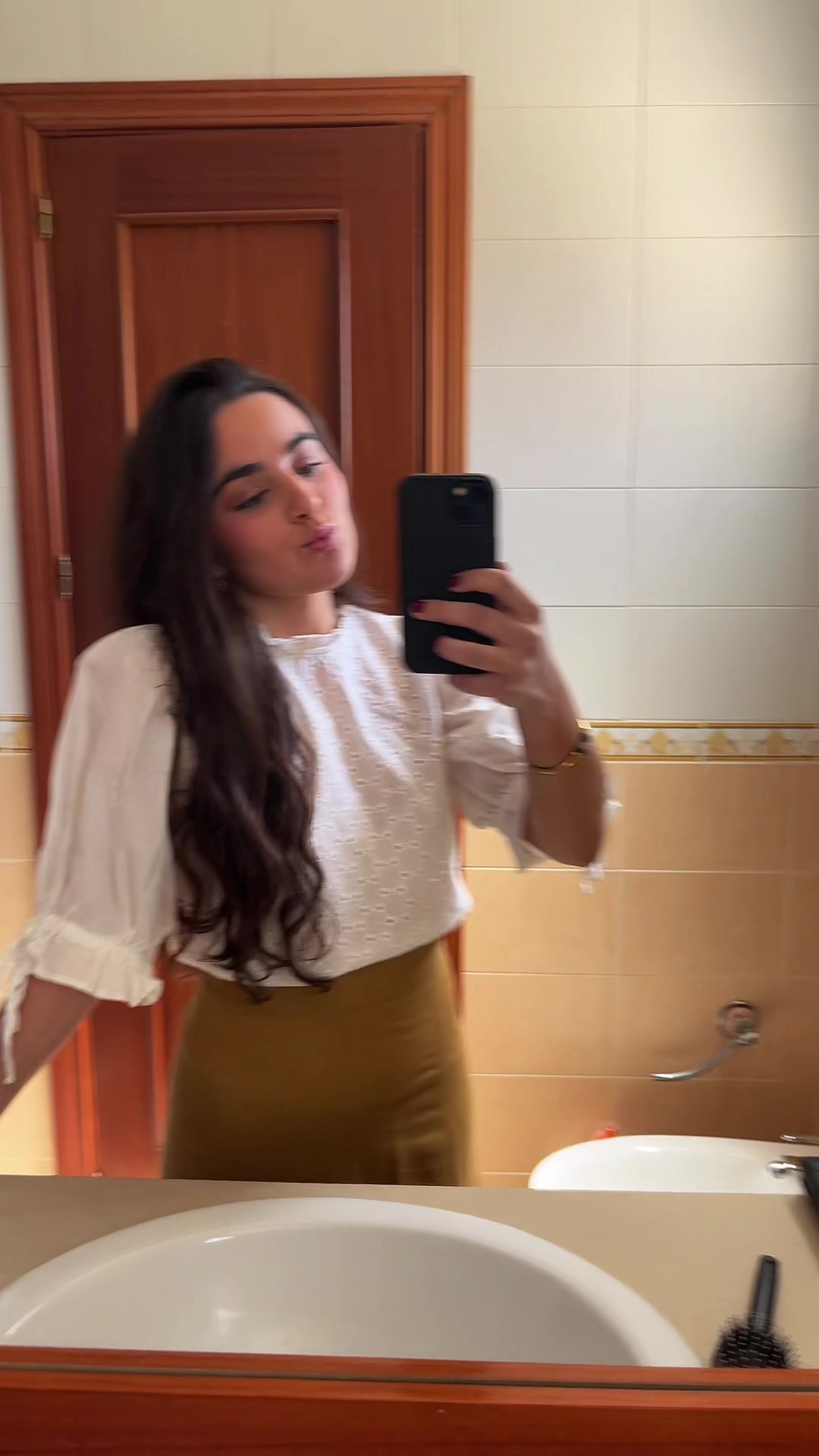 @elenaluugo