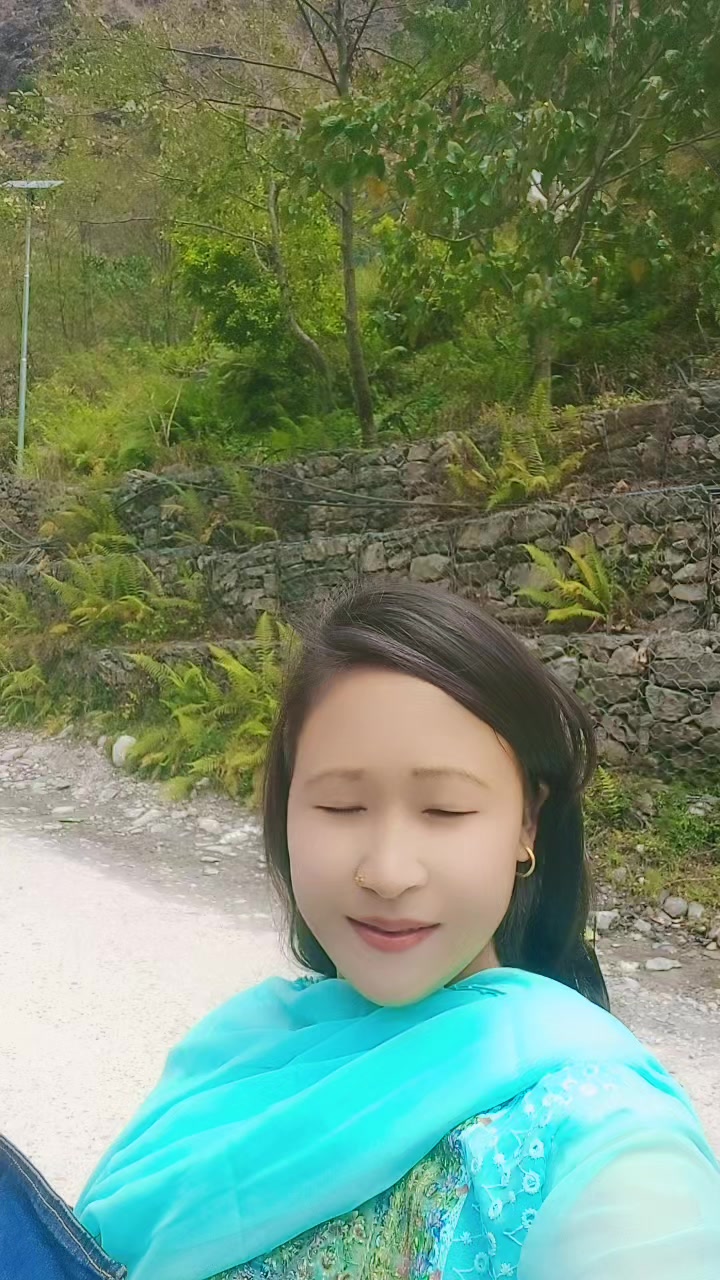 @एलिना दोङ