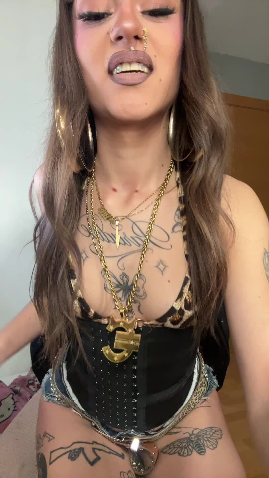 @Lahoeee
