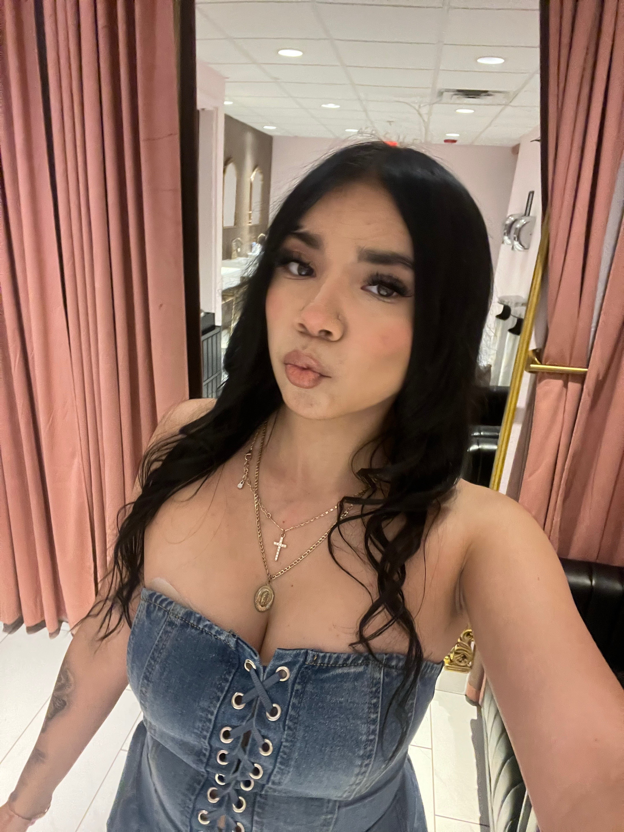 @𝐸𝑚𝑖𝑙𝑦
