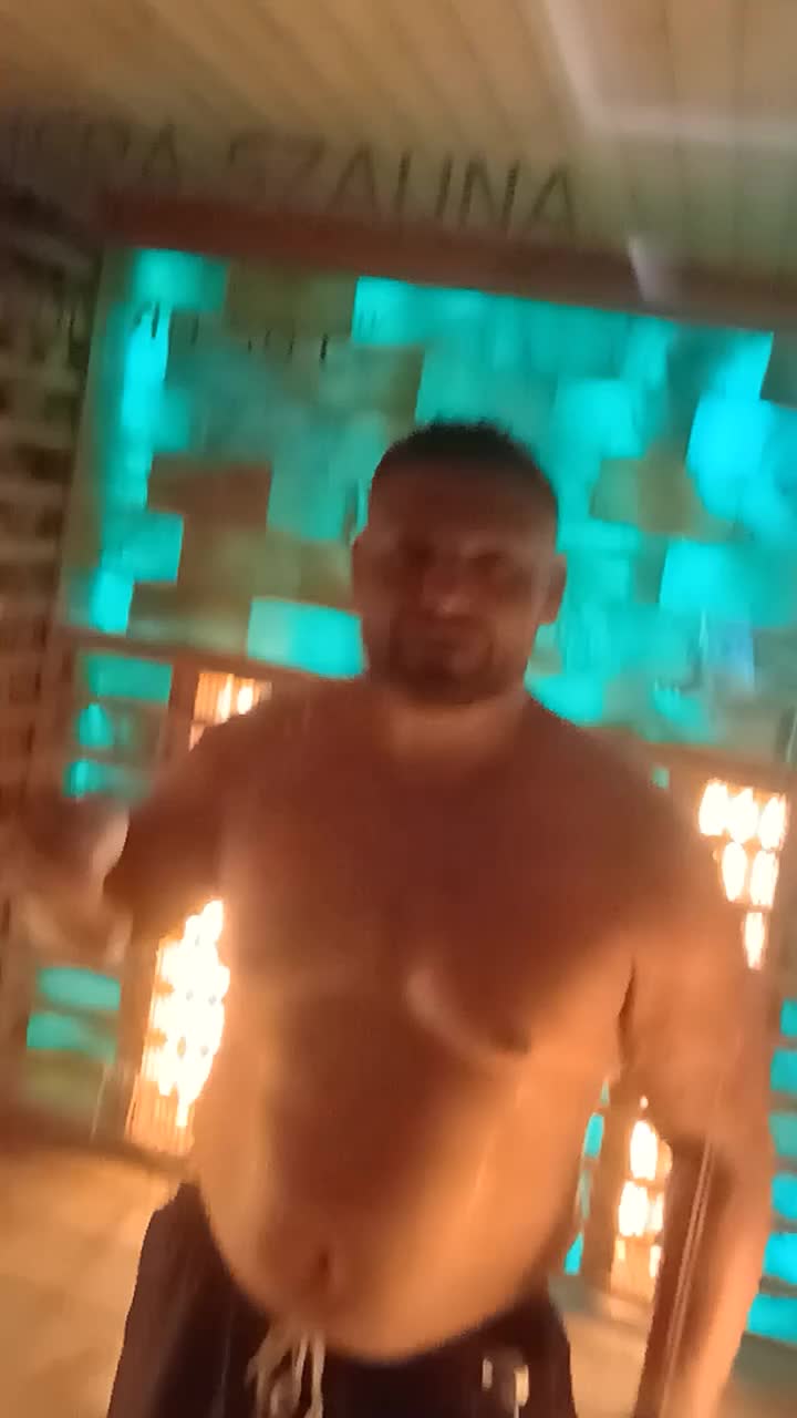 @Viktor J&oacute;n&aacute;s
