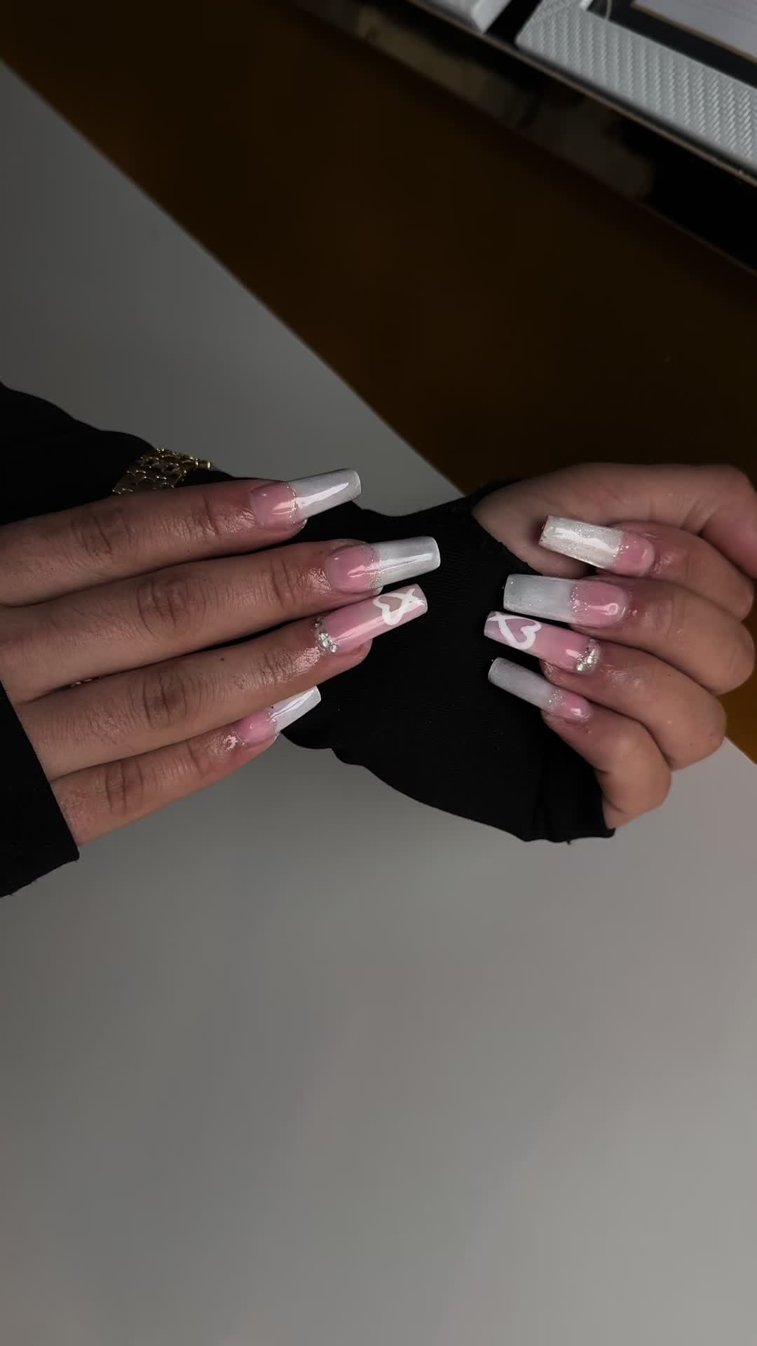 @Lona Glam