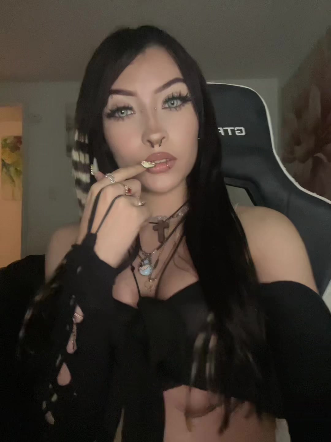 @Yis