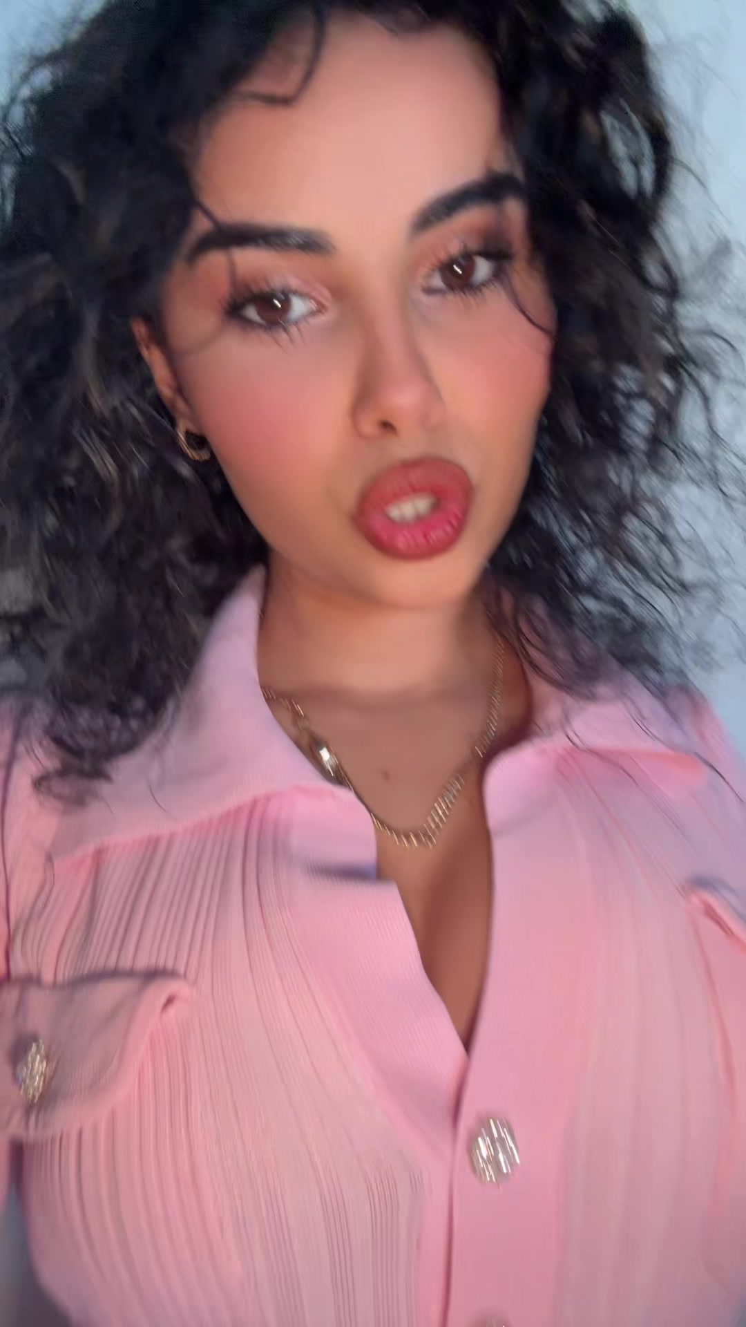 @Mona🥶