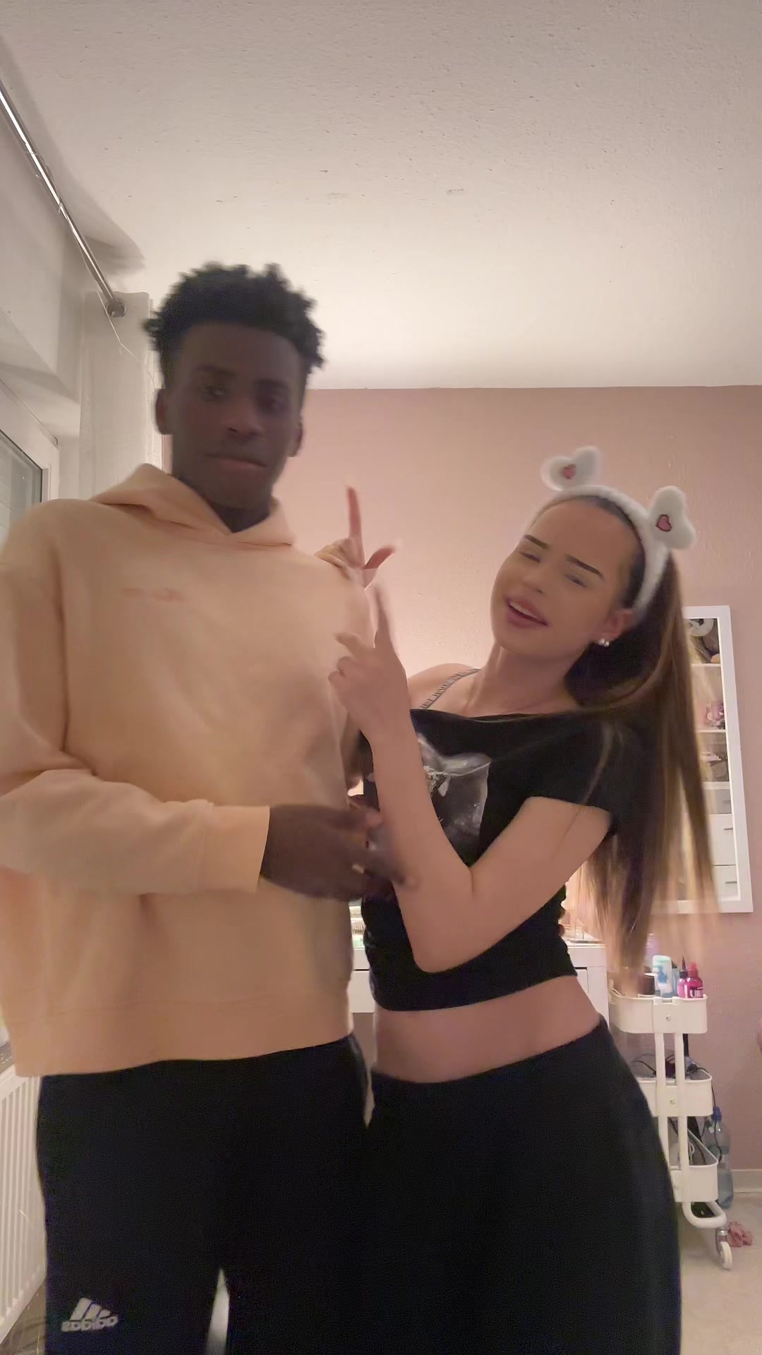@𝐏𝐢𝐚 & 𝐍𝐨𝐞𝐥