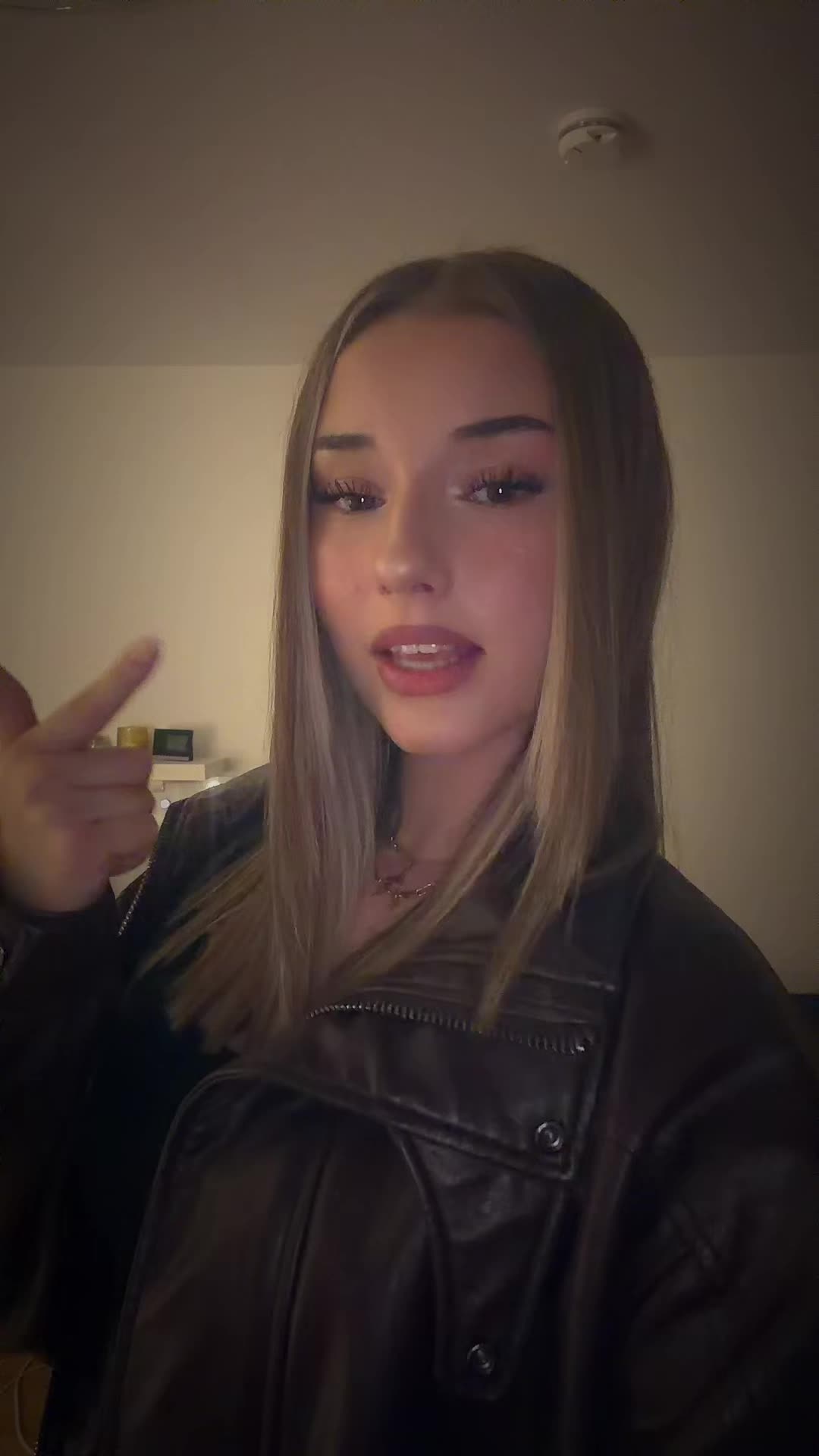 @emi04ly