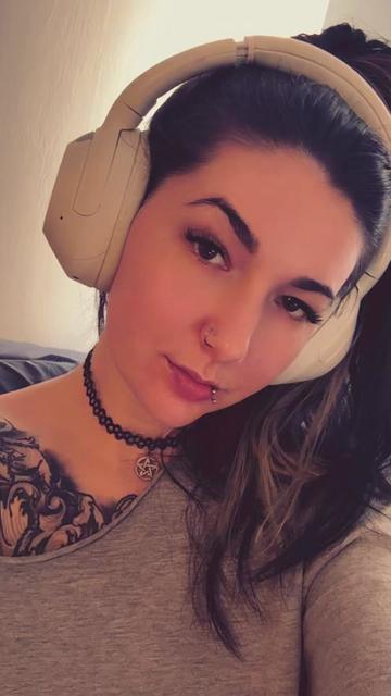 @Witchyb666🖤