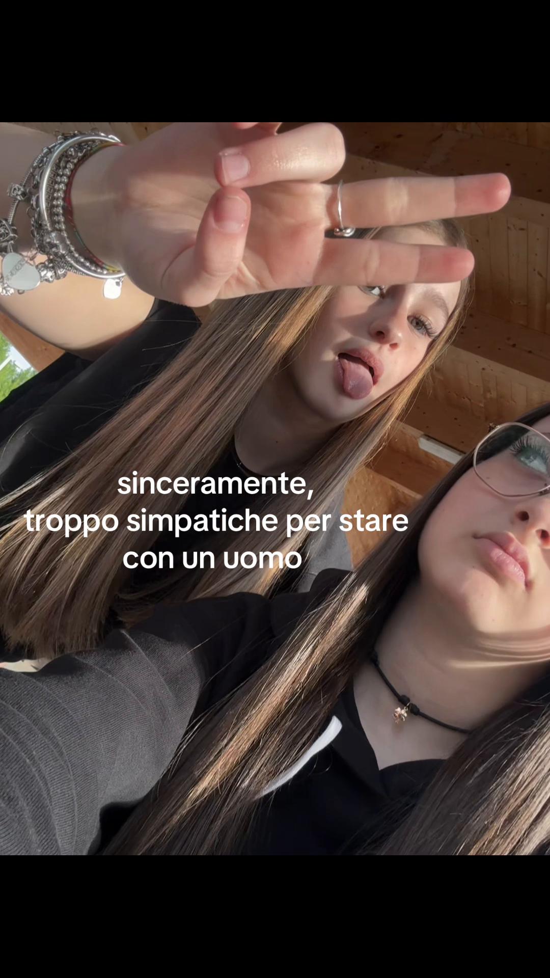 @👸🏼👸🏻