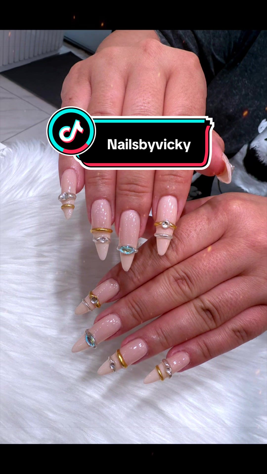 @vickynails1983