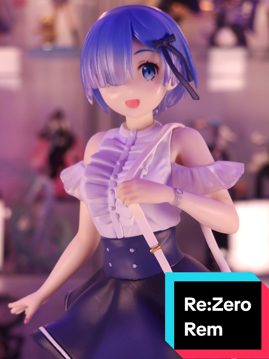 @Mr. Hollow - Figure Collector