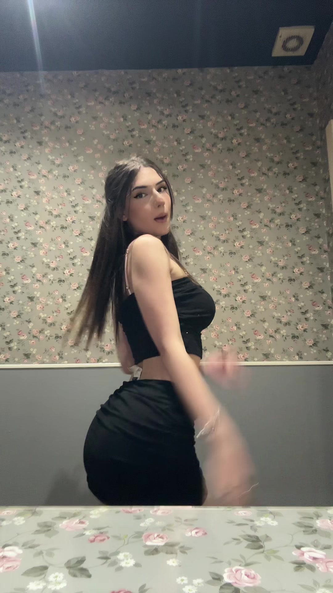 @🦦