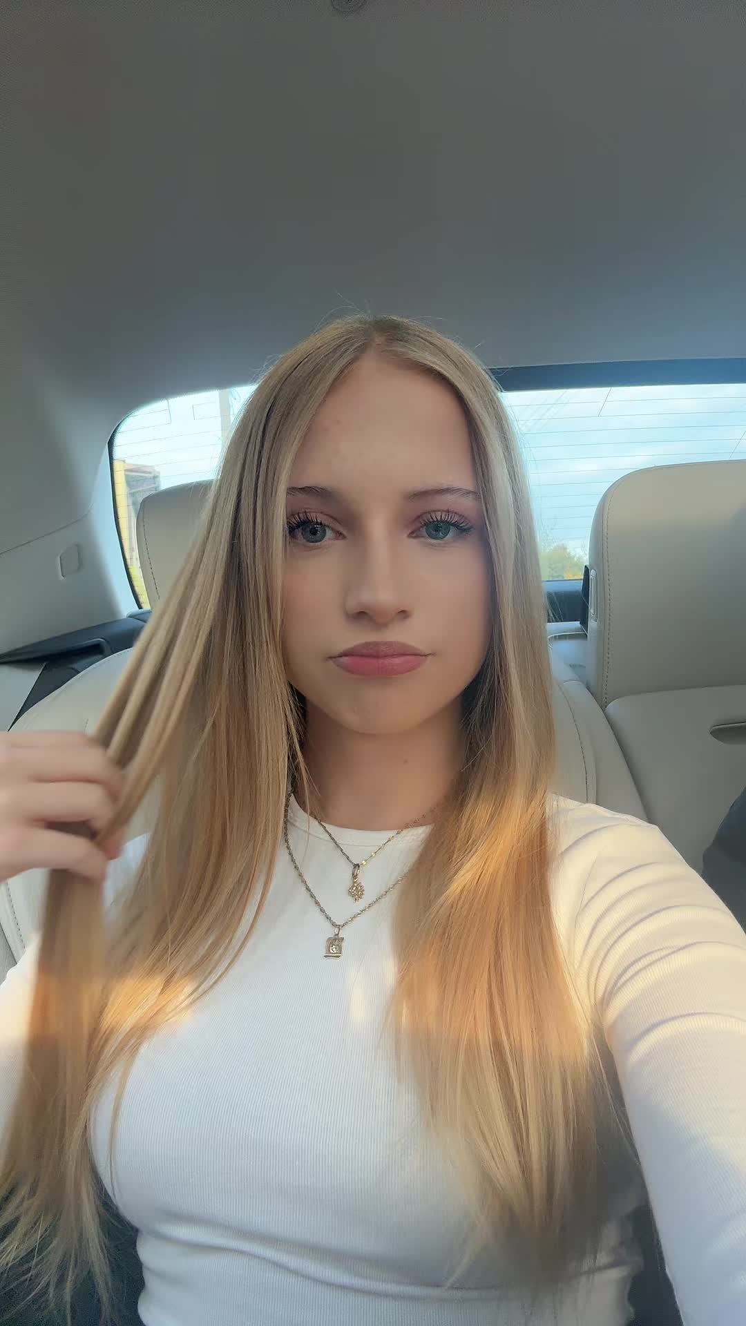@𝒲