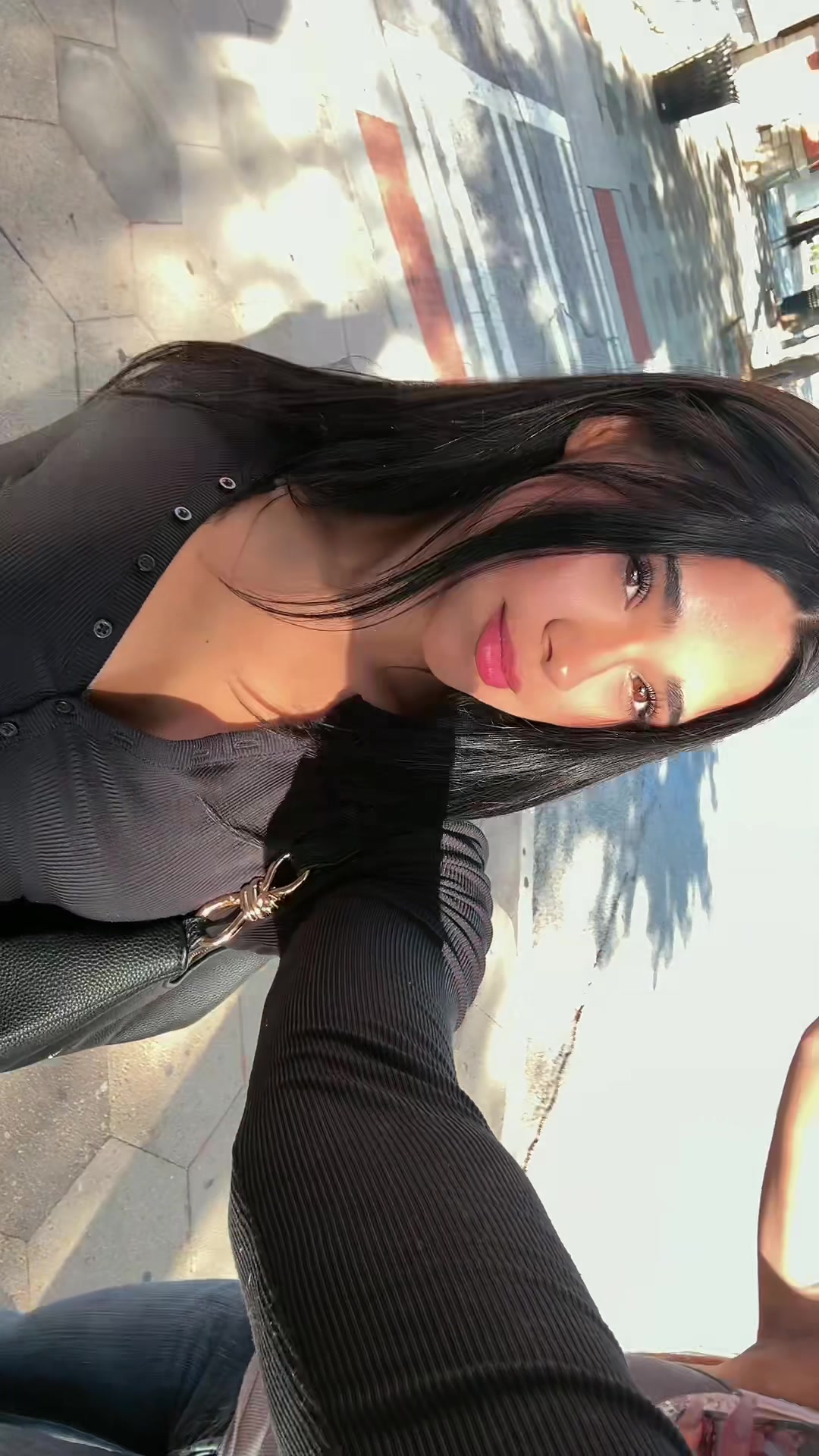 @arianaabondo