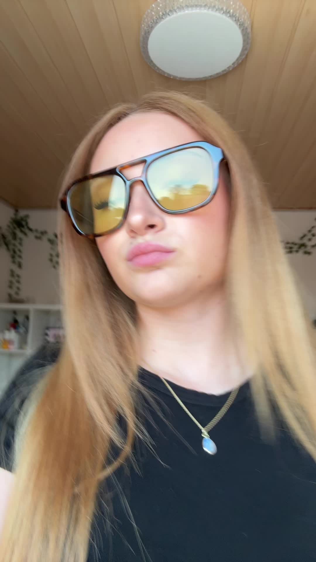 @𝐬𝐚𝐫𝐚𝐡
