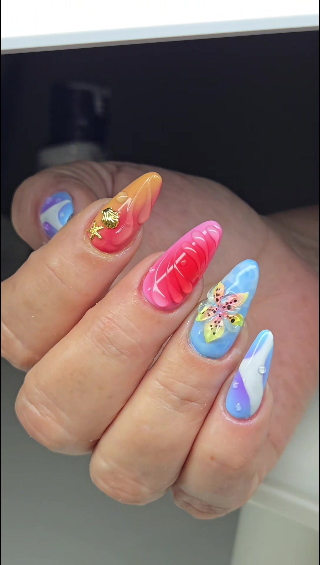 @ReinaNails