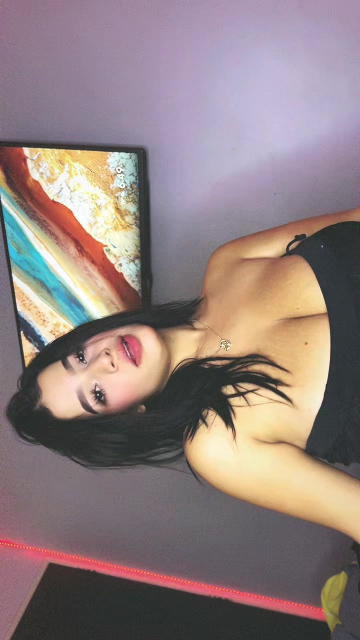 @Roxii1603