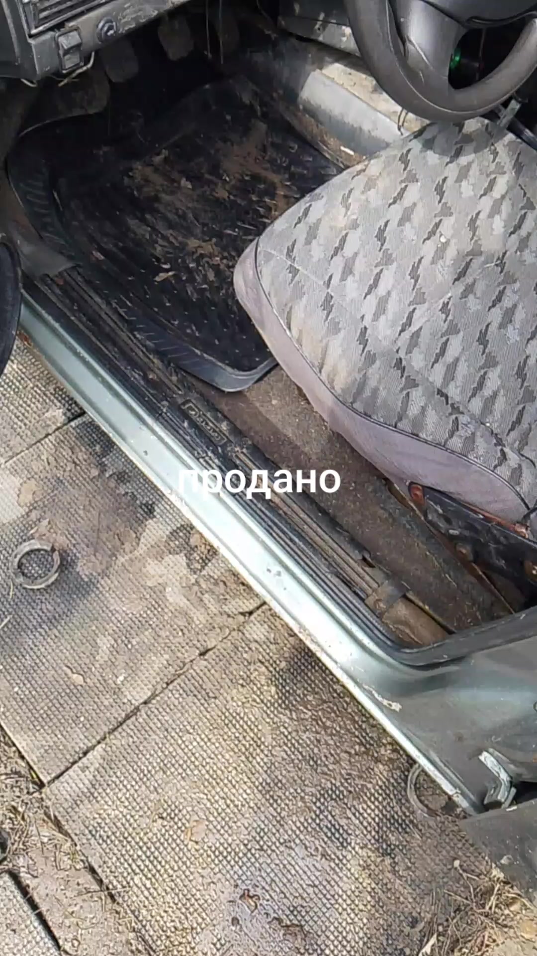 @...