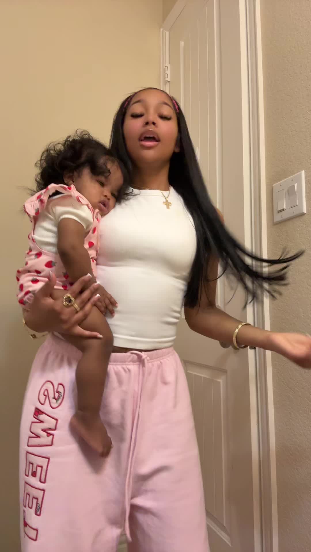 @thefakeleci