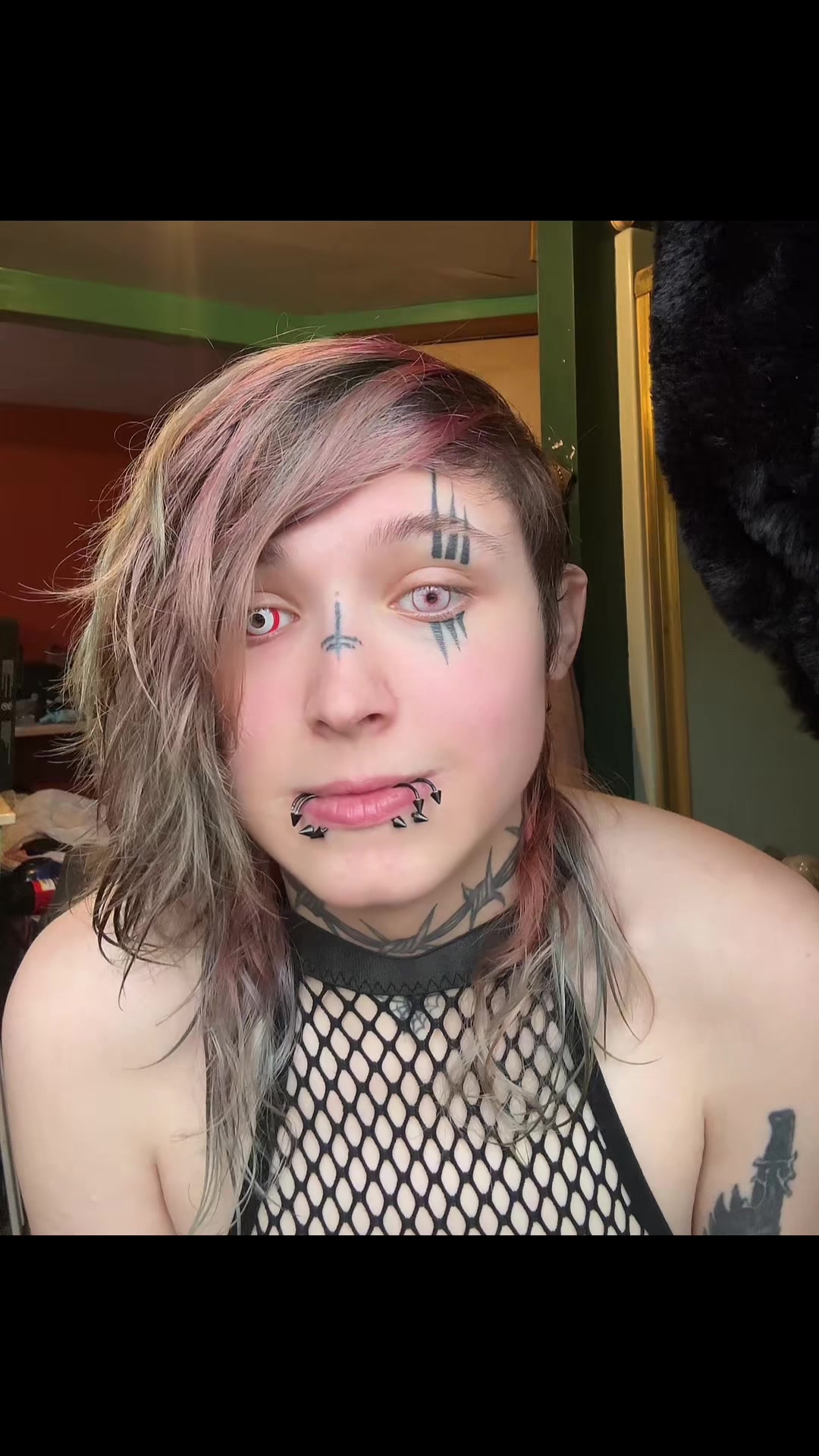 BriTheEmo (@britheemo87) - Urlebird