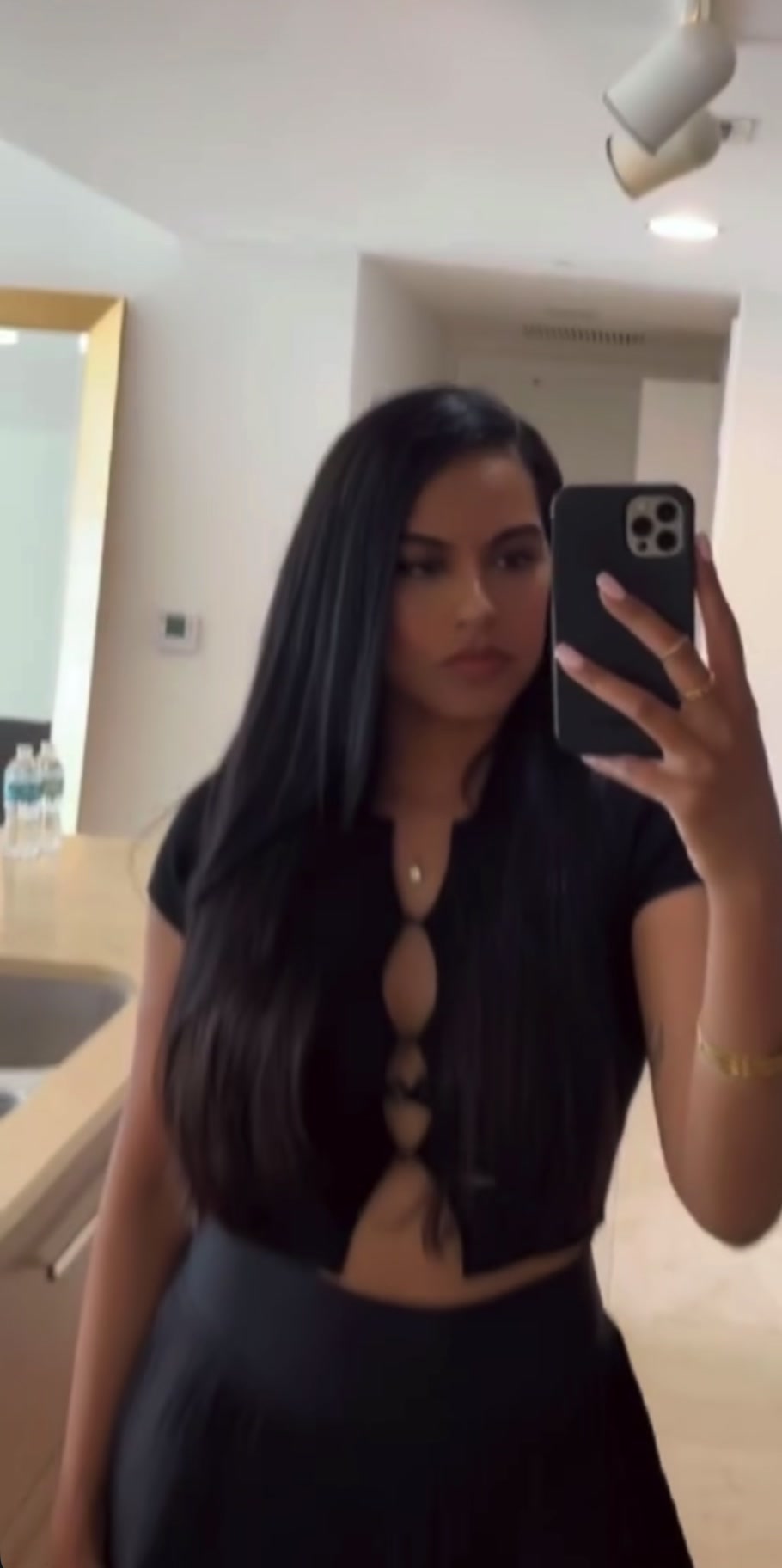@EleynA