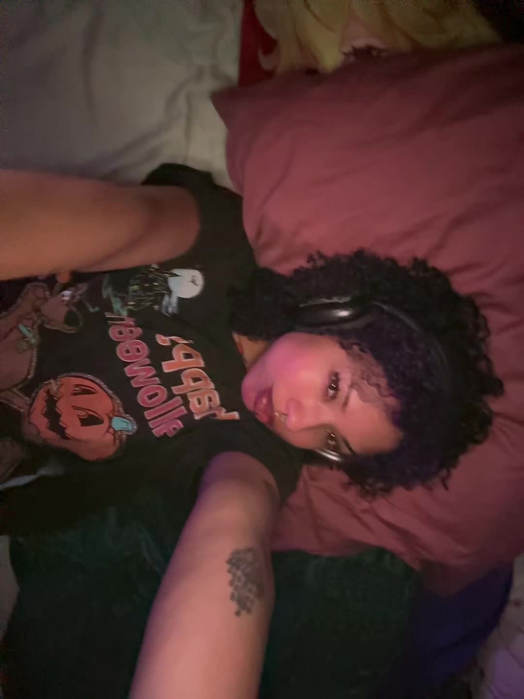 @thegirlinurphone