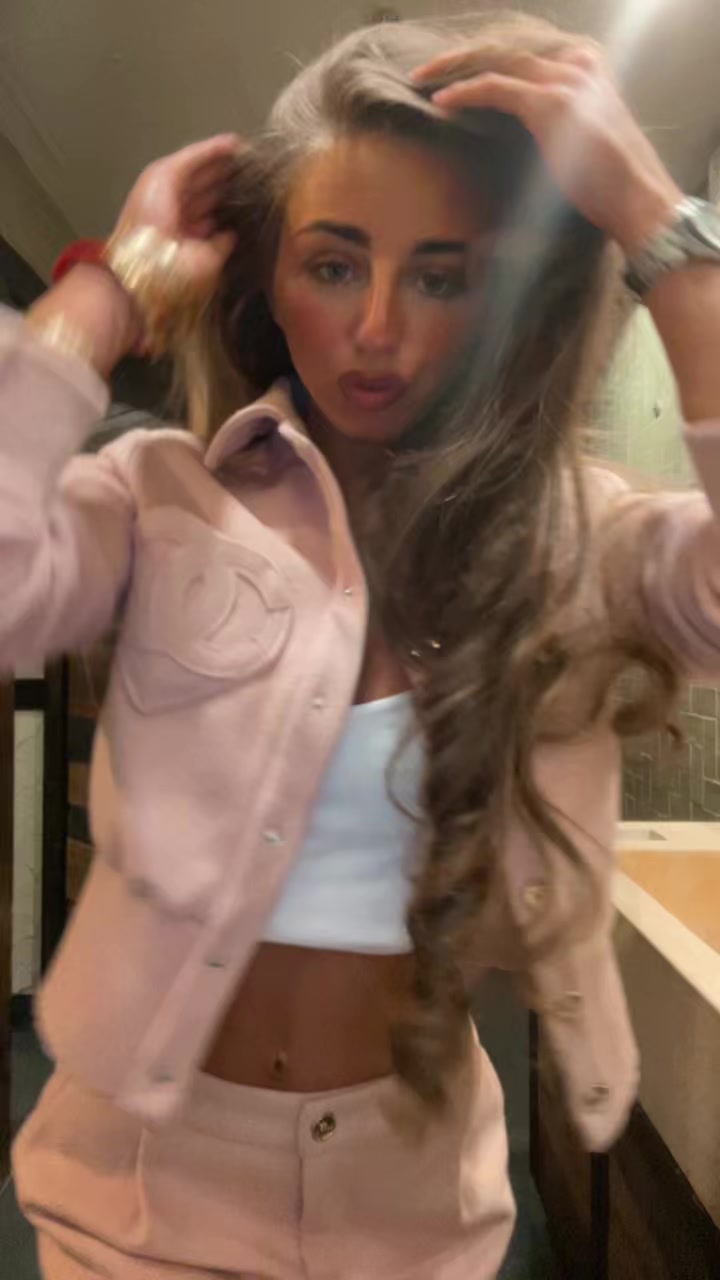 @shakira_doherty_