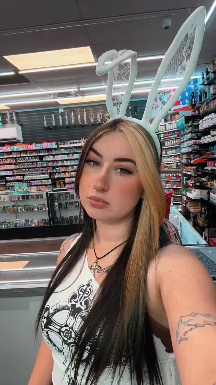 @Emileejo_