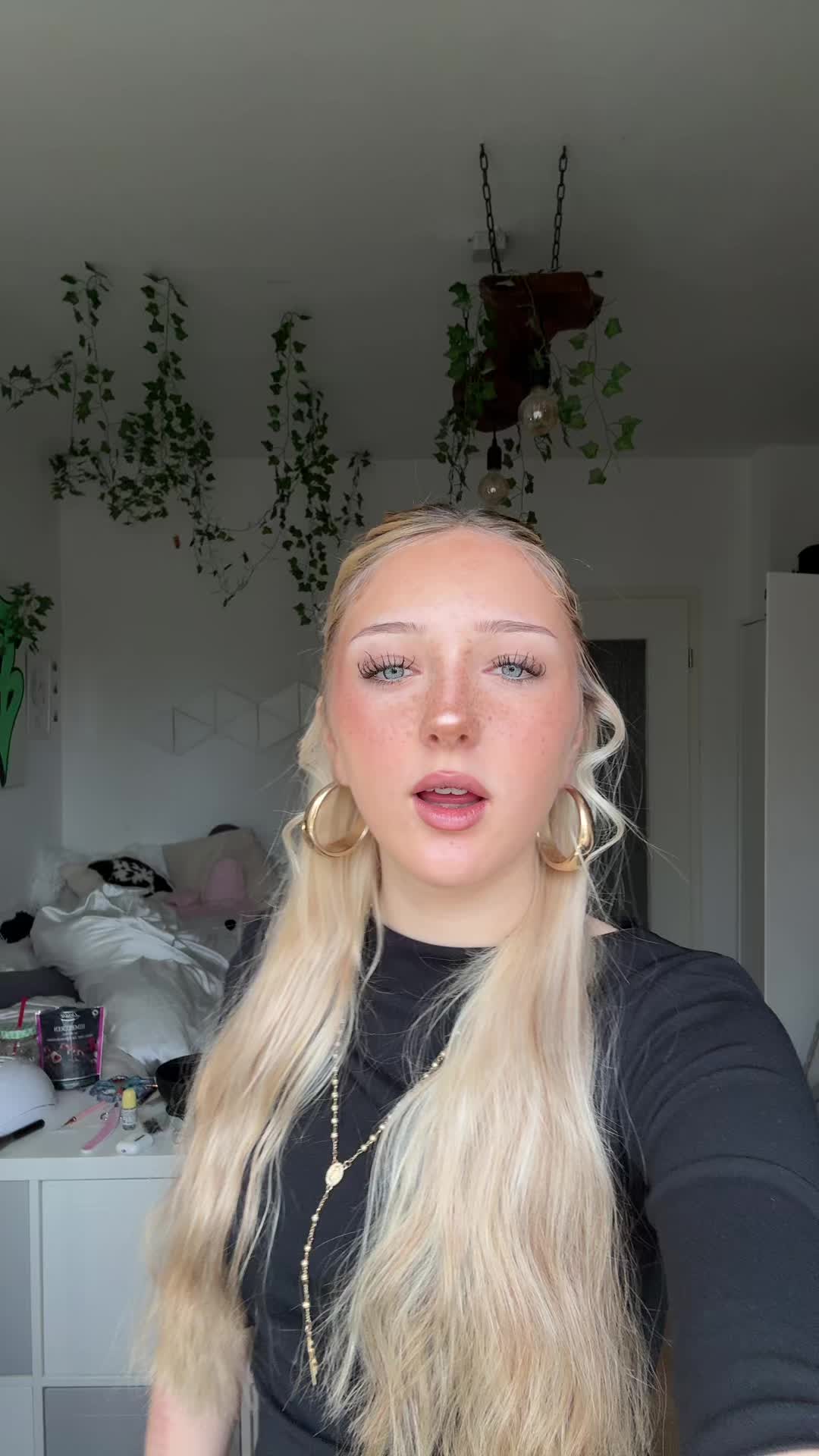 @felicia