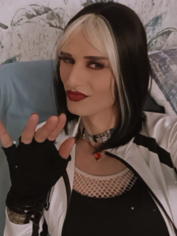 @Lina_crosses