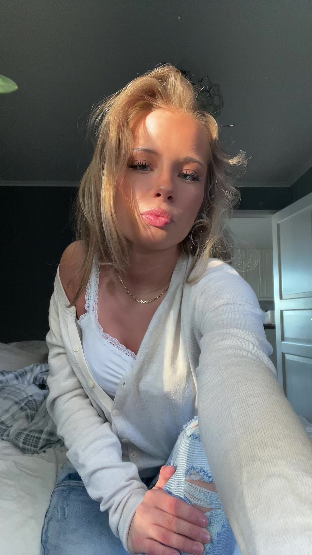 @Corneliaaa