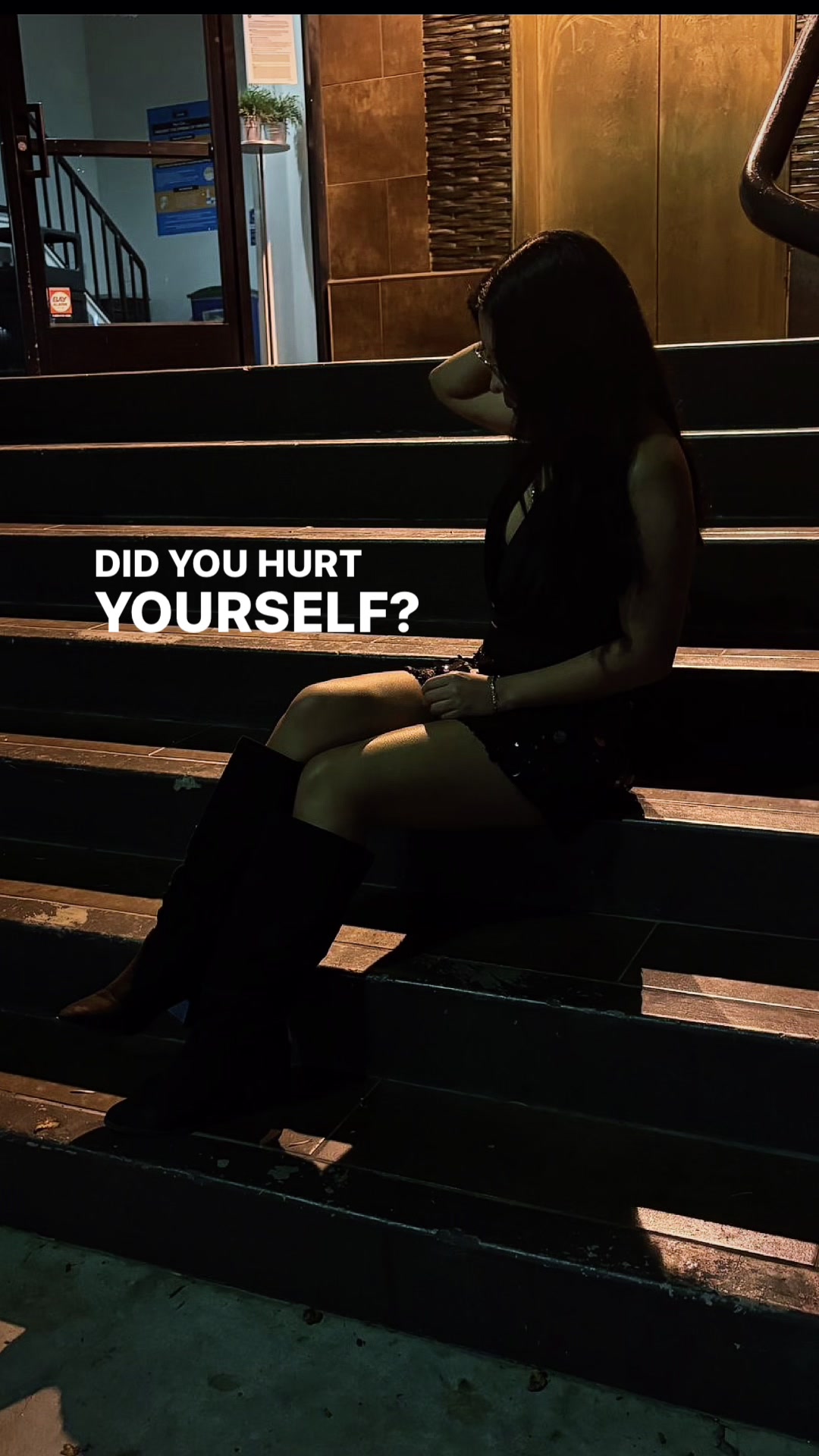 @⃟