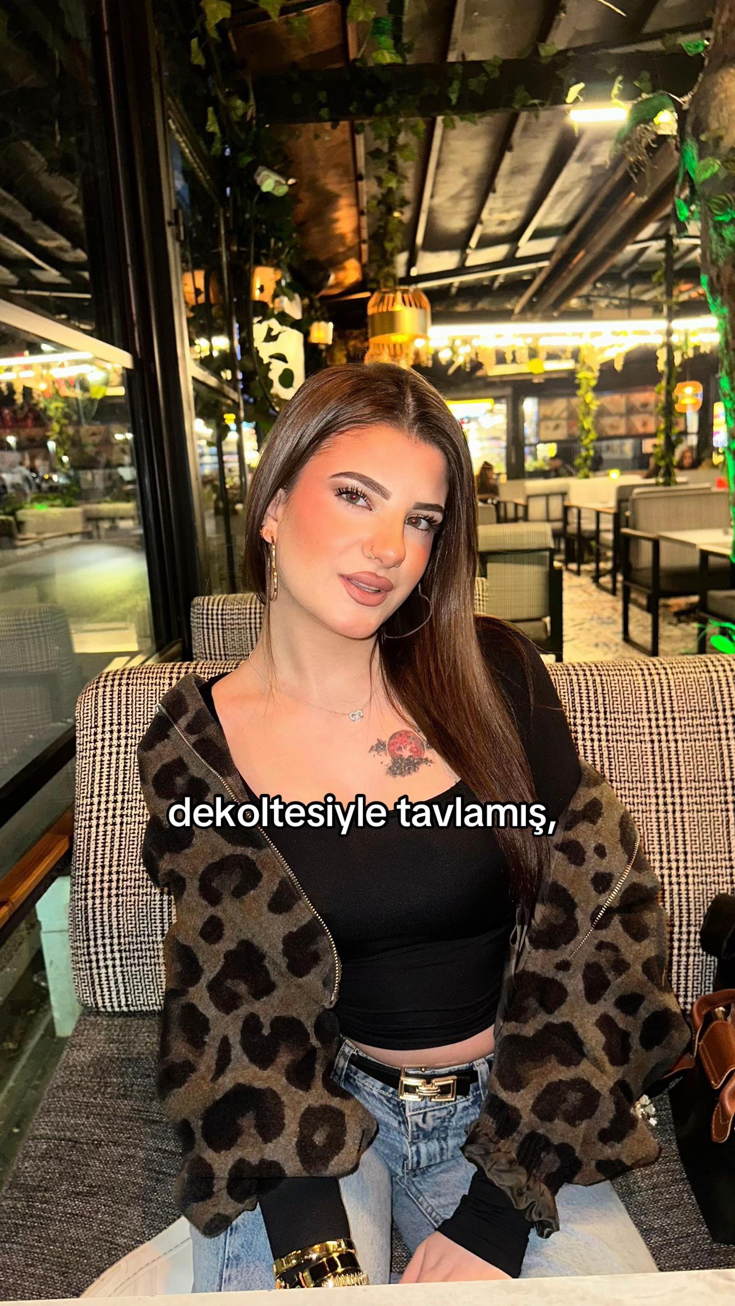 @Azra Eşref