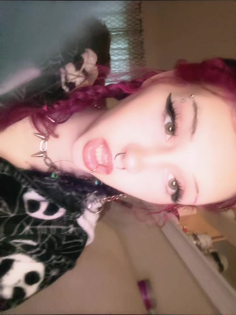 @Katie💜🩷