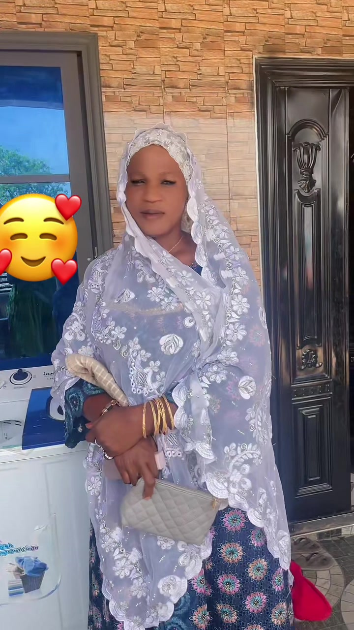 @Hajia get moni💵❤️