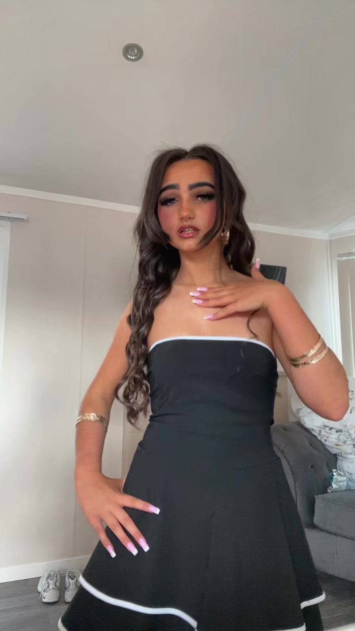 @𝒲𝒾𝓃𝓃𝒾ℯ 𝓂𝒶𝓇𝒾ℯ 👸🏽