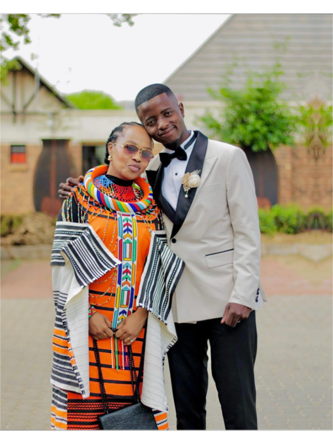 @Sindi_Dlathu