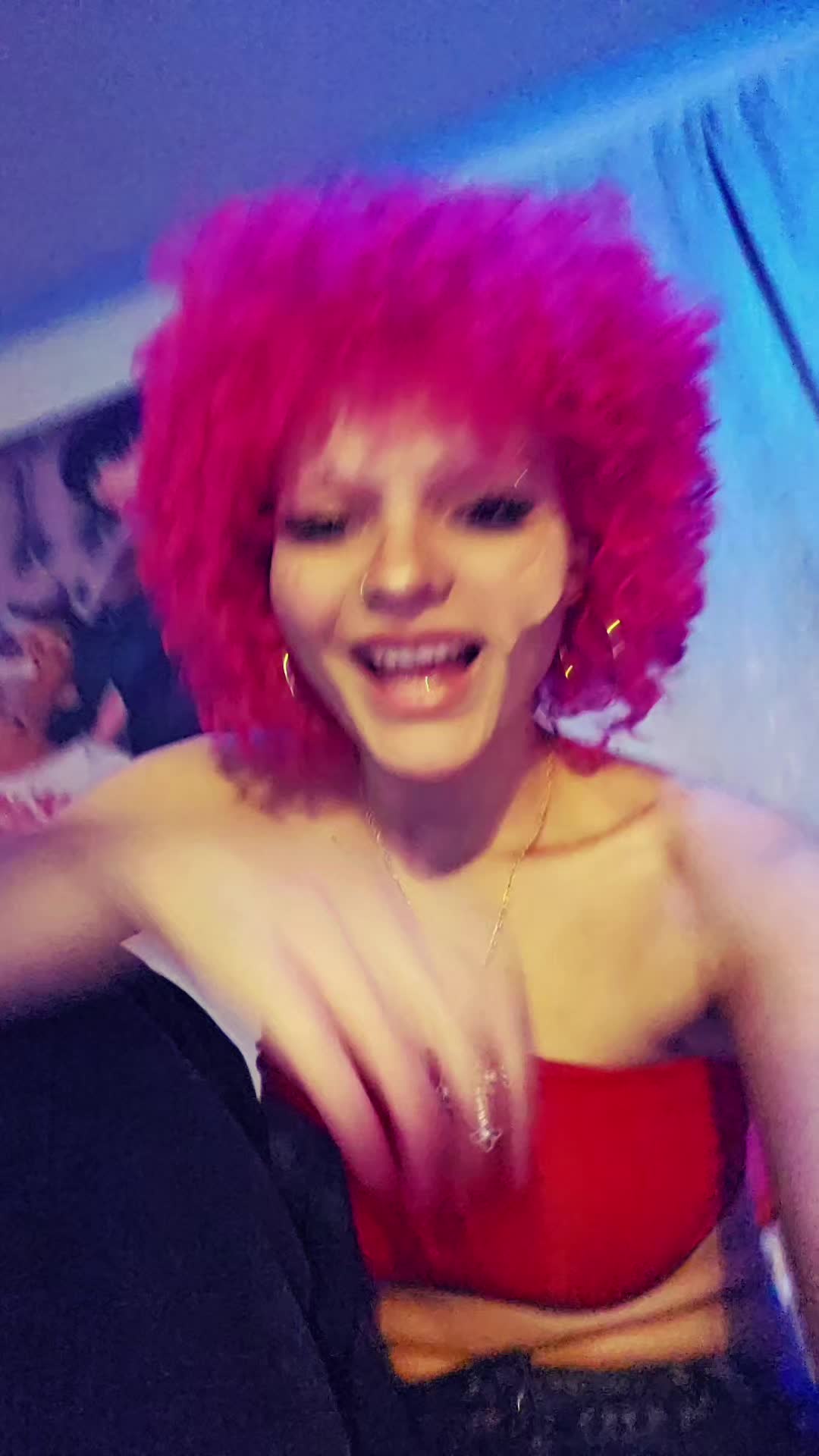 @🥳